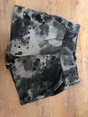 Women's Black & Gray Tie-Dye Lounge Shorts